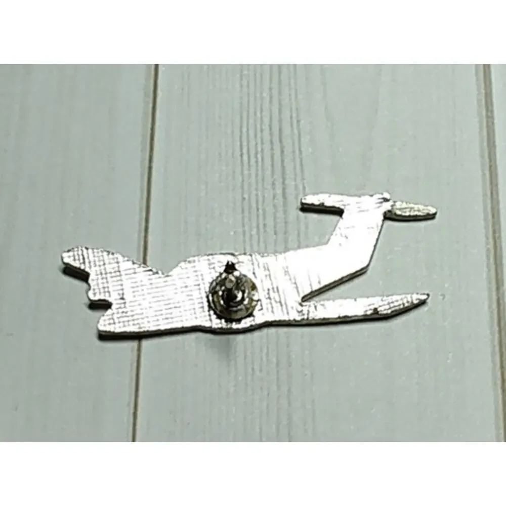Beechcraft Duchess Model 76 BE-7 Twin-Engine Turboprop Airplane Enamel Pin